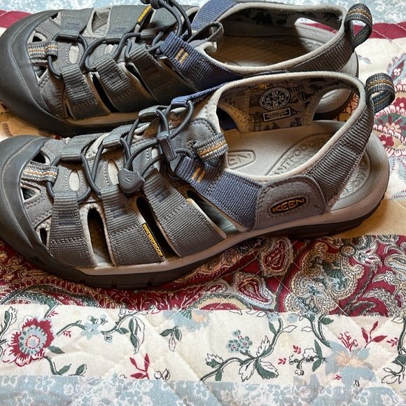 Keen Newport H2 Mens 10.5 Closed Toe Sandal Slip On Hiking Fishing Waterproof - Picture 11 of 15